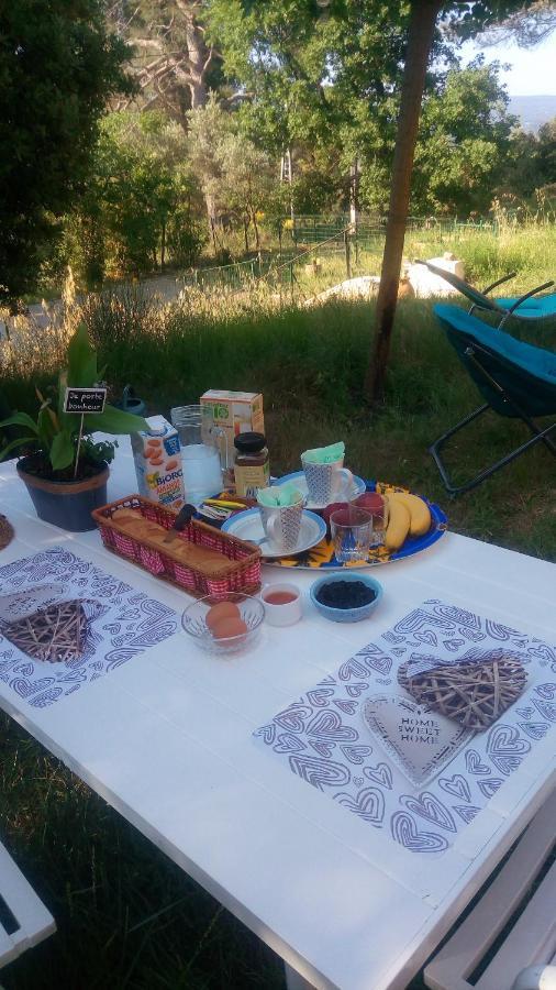 Les Cigales Bed & Breakfast Villelaure Luaran gambar