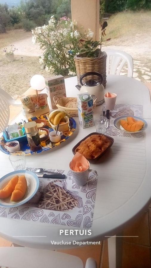 Les Cigales Bed & Breakfast Villelaure Luaran gambar